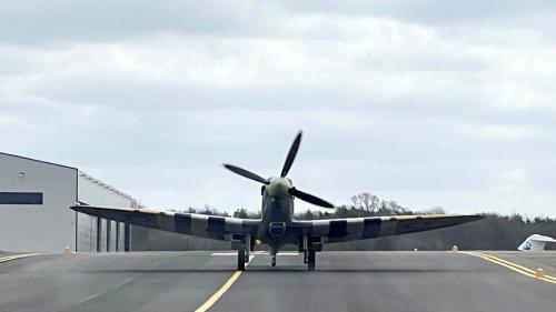 Spitfire MJ627 waiting for ATC clearance to depart